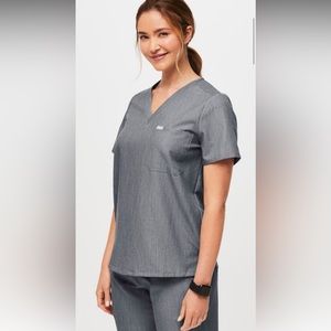 Figs Catarina One-Pocket Scrub Top in Graphite Size Medium